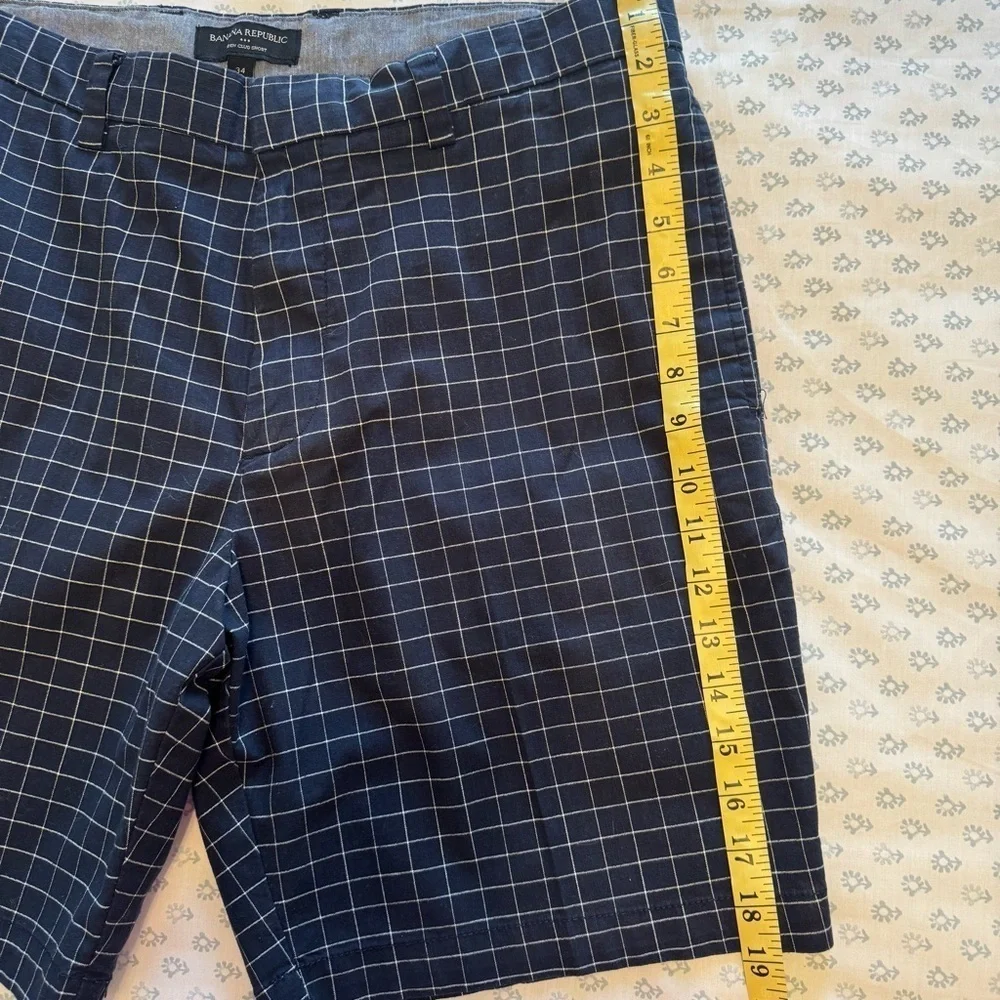 Banana Republic Men's Aiden Club Navy and White Checkered Size 34 Shorts